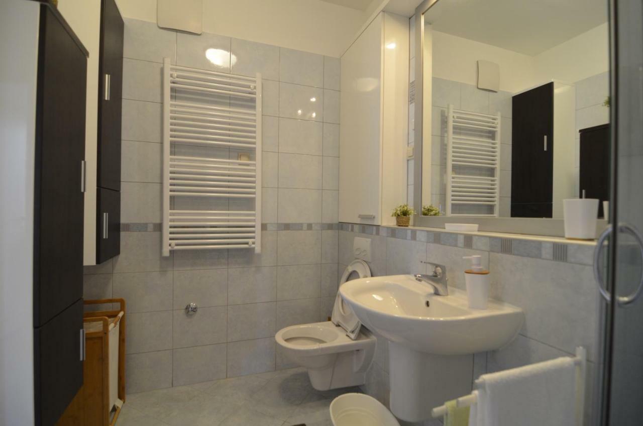 Split Apartment Sinisa Exterior photo